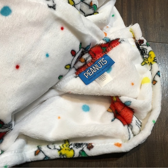 Peanuts Snoopy “Be Merry & Bright” Soft Throw Blanket Collection - Picture 3 of 5